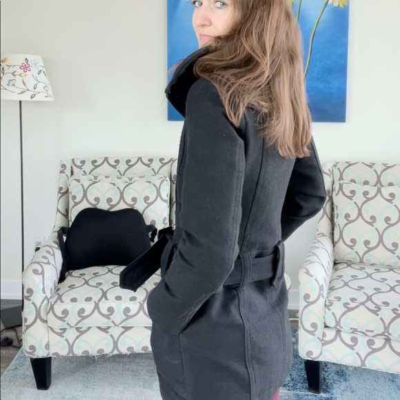 A well loved coat - Picture 2 of 7